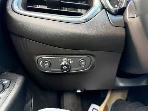 Used 2021 Chevrolet Equinox LT image 24