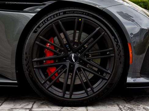 Used 2024 Aston Martin DB12 image 21