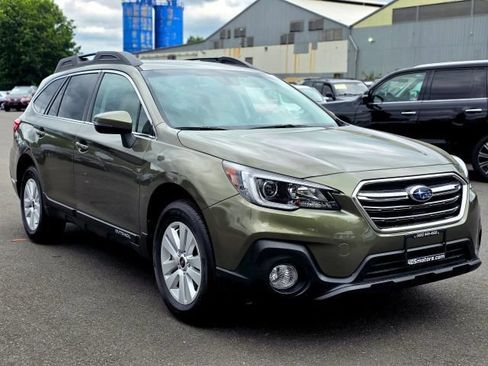 Used 2018 Subaru Outback 2.5i Premium AWD/4WD image 1