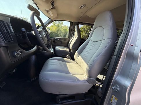 Used 2015 GMC Savana 3500 LT w/ LT Preferred Equipment Group image 11