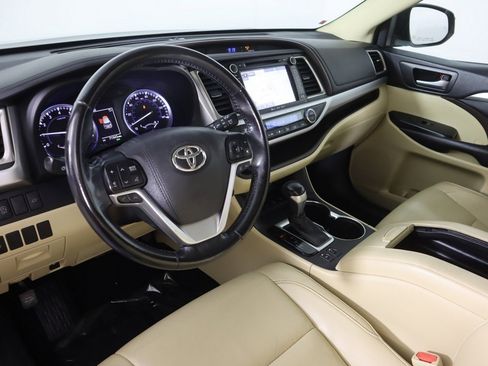 Used 2018 Toyota Highlander XLE image 29