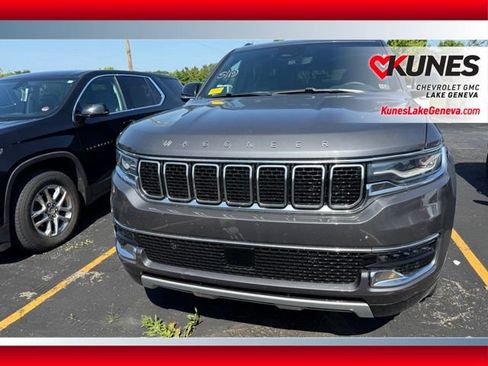 Used 2024 Jeep Wagoneer L Series II w/ Flexible Seating Group AWD/4WD image 10
