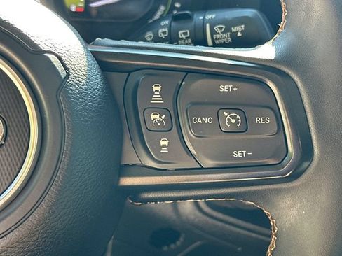Used 2024 Jeep Wrangler Unlimited w/ Convenience Group AWD/4WD image 28