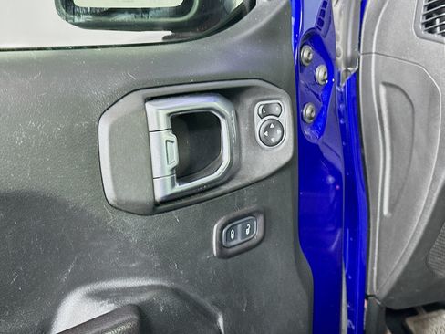 Used 2018 Jeep Wrangler Sport AWD/4WD image 15