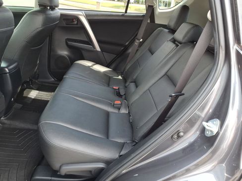 Used 2018 Toyota RAV4 LE FWD image 9