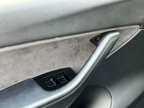 Used 2021 Tesla Model Y 2WD image 16