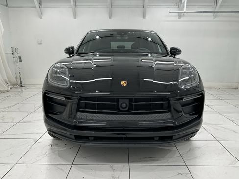 Certified 2024 Porsche Macan image 9