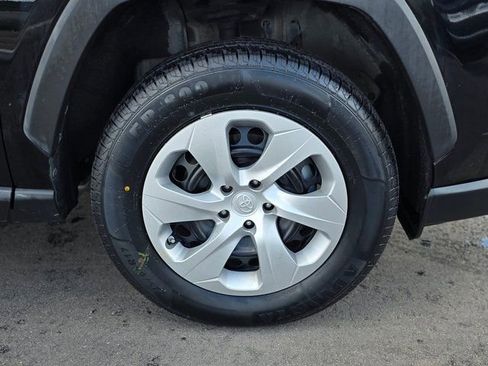 Used 2021 Toyota RAV4 LE FWD image 8
