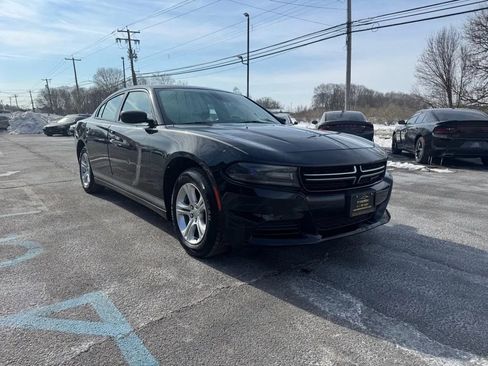 Used 2015 Dodge Charger SE image 4