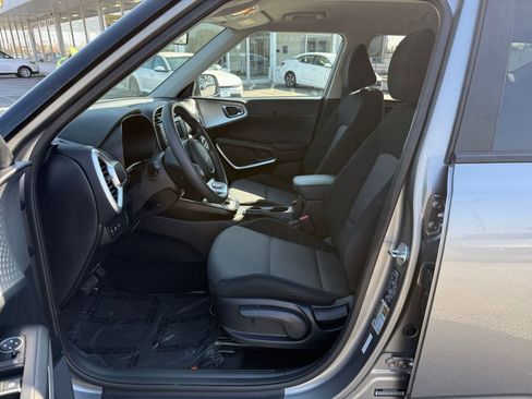 Used 2025 Kia Soul LX w/ LX Technology Package image 27