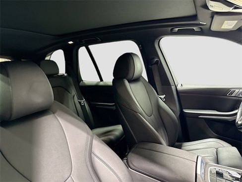 Used 2022 BMW X5 xDrive40i w/ Premium Package image 32