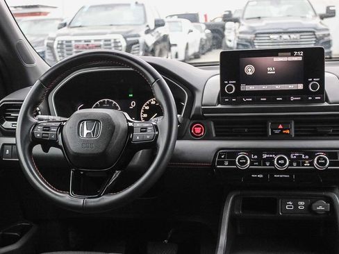Used 2025 Honda Pilot Sport image 14