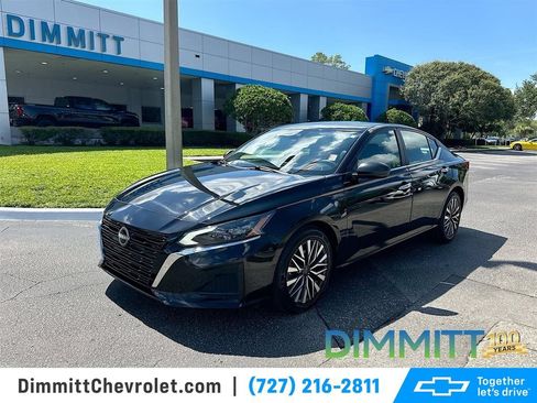 Used 2024 Nissan Altima 2.5 SV FWD image 1