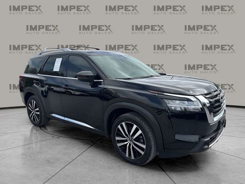 Used 2023 Nissan Pathfinder Platinum w/ Cargo Package image 7
