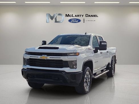 Used 2024 Chevrolet Silverado 2500 Custom w/ Custom Convenience Package AWD/4WD image 2