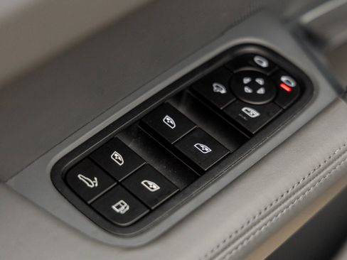 Certified 2022 Porsche Cayenne Turbo S image 21