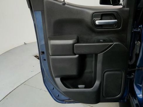 Used 2019 Chevrolet Silverado 1500 Custom w/ Custom Convenience Package image 17