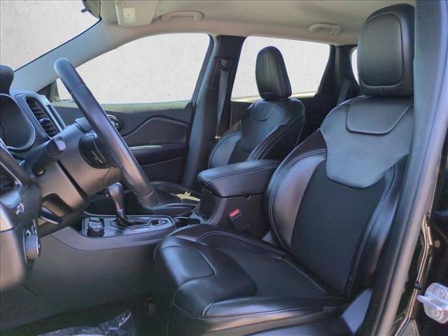 Used 2019 Jeep Cherokee Latitude Plus AWD/4WD image 15