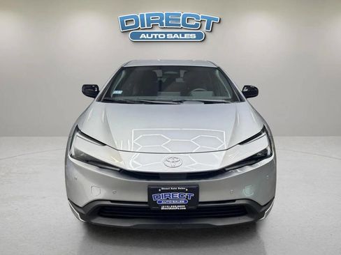 Used 2025 Toyota Prius LE FWD image 2