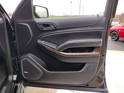 Used 2019 Chevrolet Suburban LT image 34