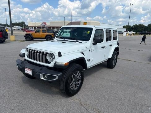 Used 2026 Jeep Wrangler Unlimited Sahara AWD/4WD image 2