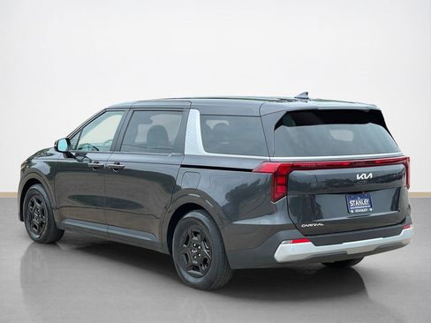 Used 2025 Kia Carnival FWD image 6