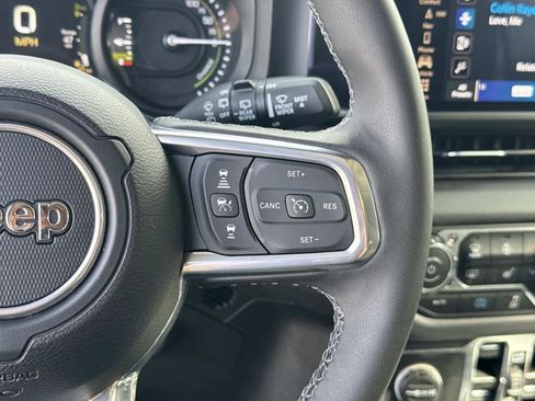 Used 2025 Jeep Wrangler Unlimited Sahara AWD/4WD image 29