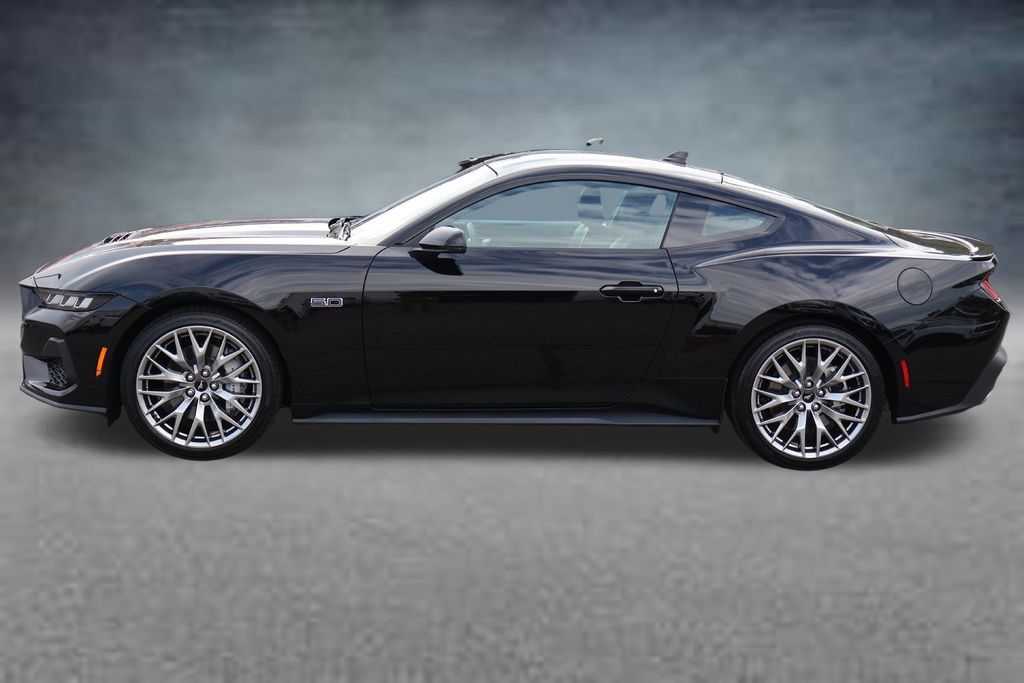 Used 2025 Ford Mustang GT Premium RWD image 4