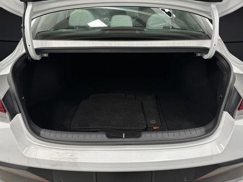 Used 2024 Hyundai Elantra Limited image 16