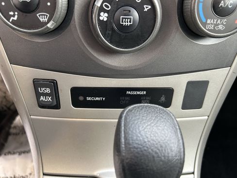 Used 2013 Toyota Corolla LE image 27