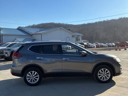 Used 2017 Nissan Rogue SV w/ SV Premium Package image 6