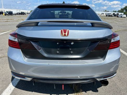 Used 2017 Honda Accord EX image 8