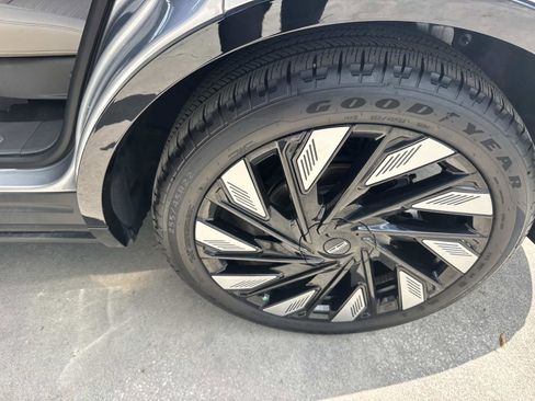 Used 2025 Lincoln Nautilus Reserve image 10