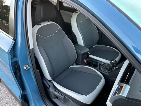 Used 2025 Volkswagen Taos SE image 15