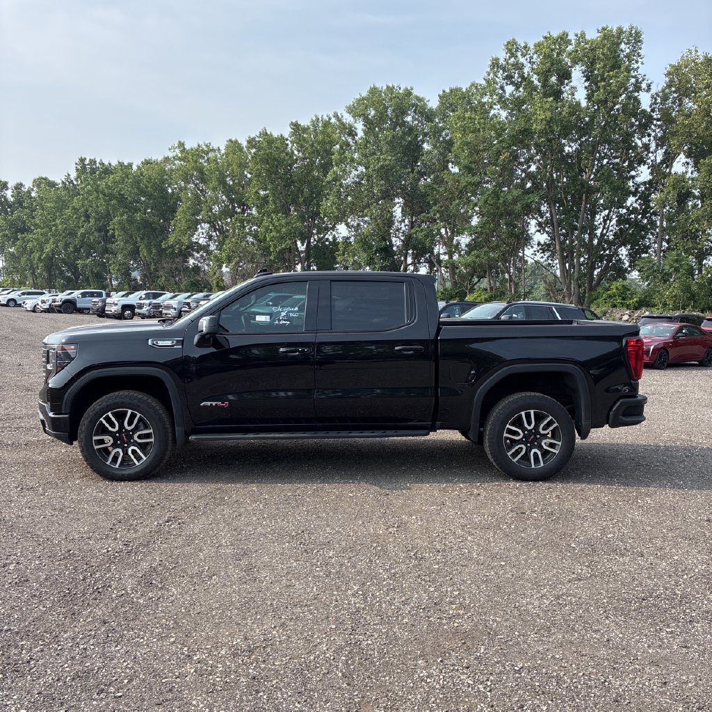 Used 2024 GMC Sierra 1500 AT4 w/ Technology Package AWD/4WD image 3