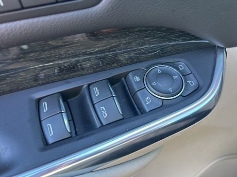 Used 2021 Cadillac XT4 Premium Luxury w/ Cold Weather Package image 14