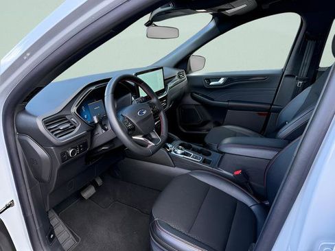 Used 2025 Ford Escape ST-Line w/ Tech Pack #1 AWD/4WD image 4