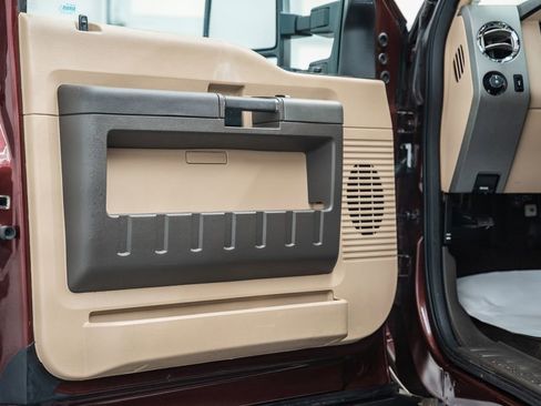 Used 2011 Ford F250 Lariat w/ Chrome Pkg image 40