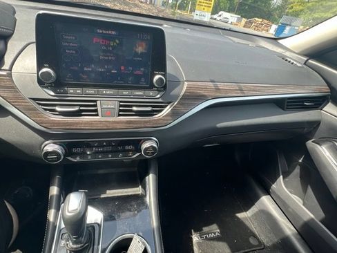 Used 2020 Nissan Altima 2.0 Platinum FWD image 12