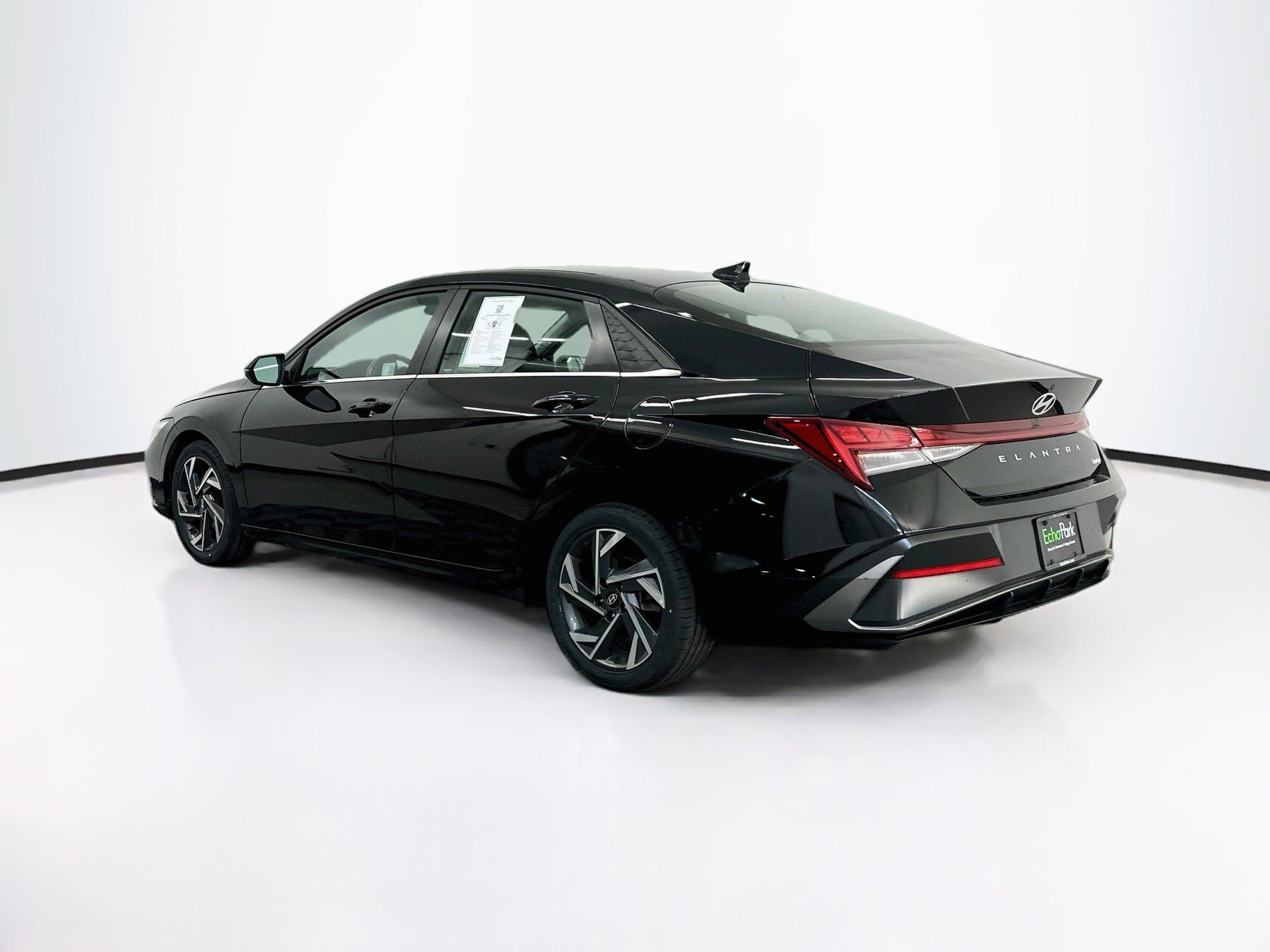 Used 2025 Hyundai Elantra Limited FWD image 5