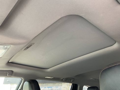 Used 2017 Toyota Highlander XLE AWD/4WD image 29