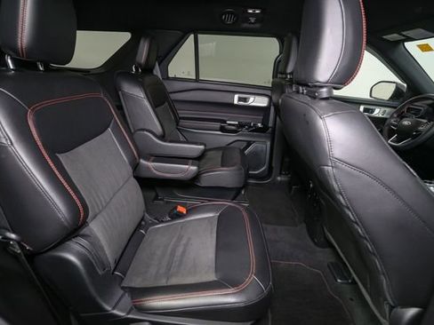 Used 2023 Ford Explorer ST-Line AWD/4WD image 19