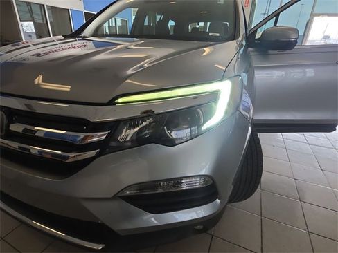 Used 2018 Honda Pilot Touring image 29