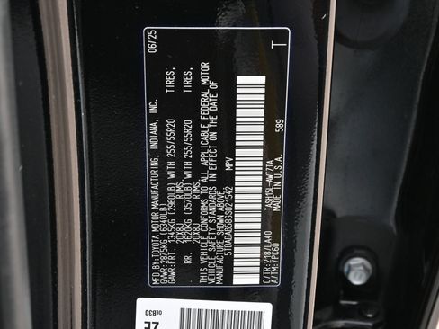 Used 2025 Toyota Grand Highlander AWD Hybrid image 27