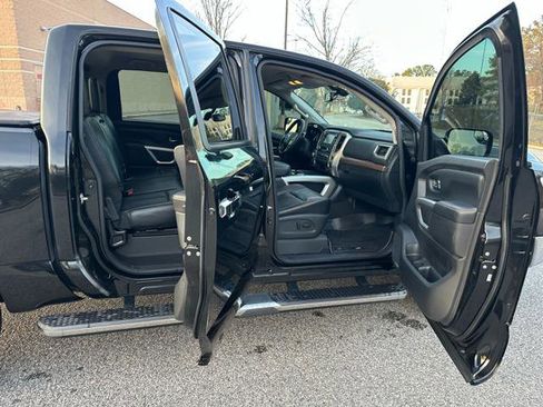 Used 2017 Nissan Titan SL image 18