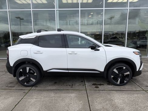 New 2026 Nissan Kicks SR w/ Cold Weather Package image 8