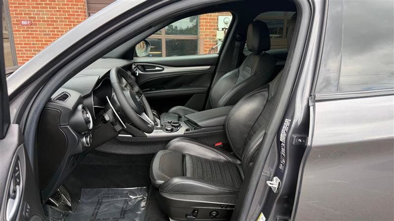 Used 2018 Alfa Romeo Stelvio Ti Sport AWD/4WD image 29