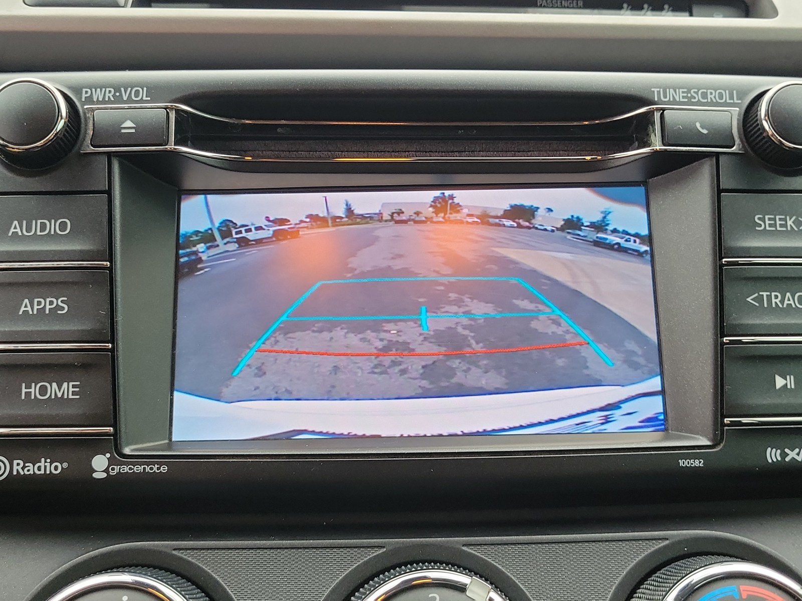 Used 2018 Toyota RAV4 LE FWD image 24