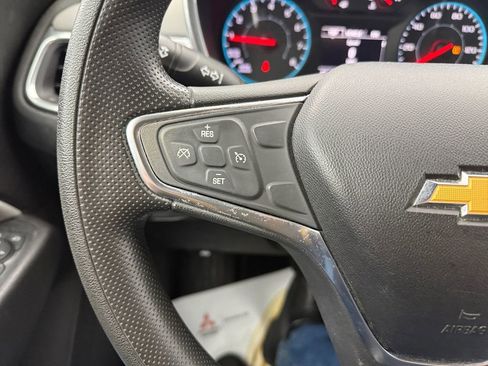 Used 2019 Chevrolet Equinox LS w/ LS Convenience Package AWD/4WD image 33