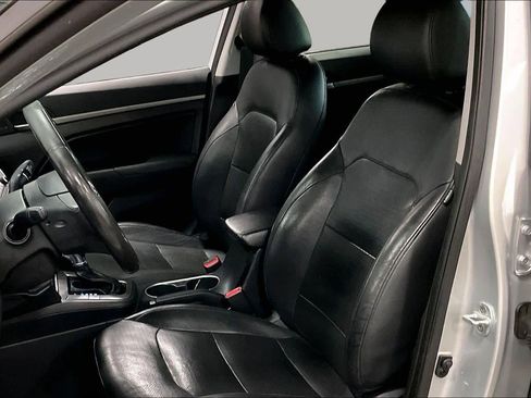 Used 2017 Hyundai Elantra Limited FWD image 8